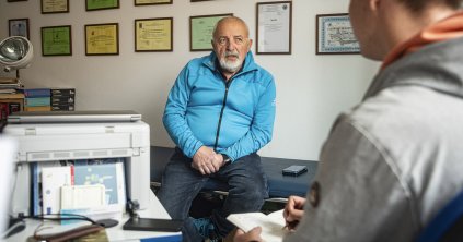 40 év után is aktívan az orvoslásban: az ember, aki 24 órából 25-öt dolgozott
